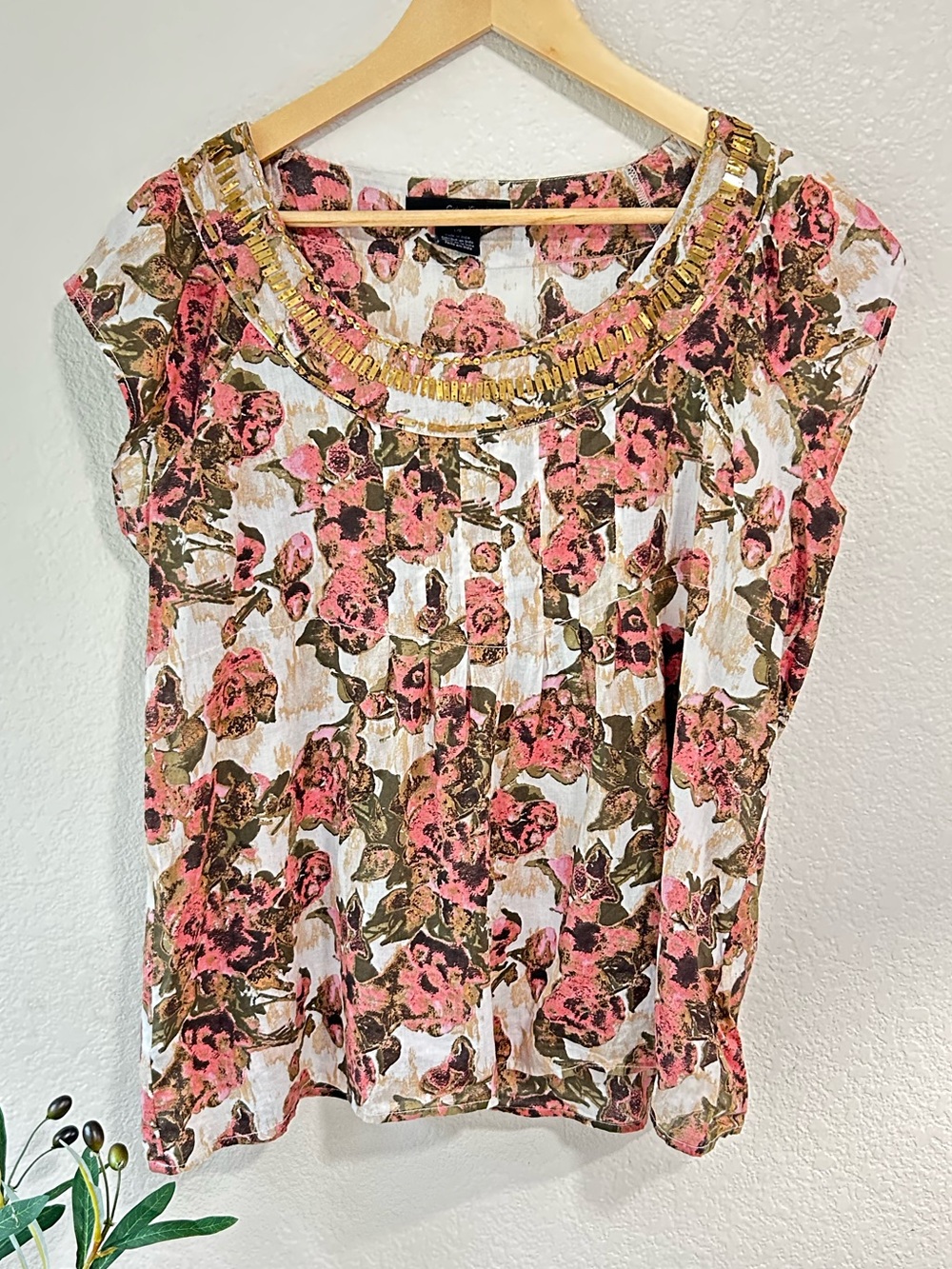 Calvin Klein Jeans Pink Floral‎ Scoop Neck Top with Gold Trim